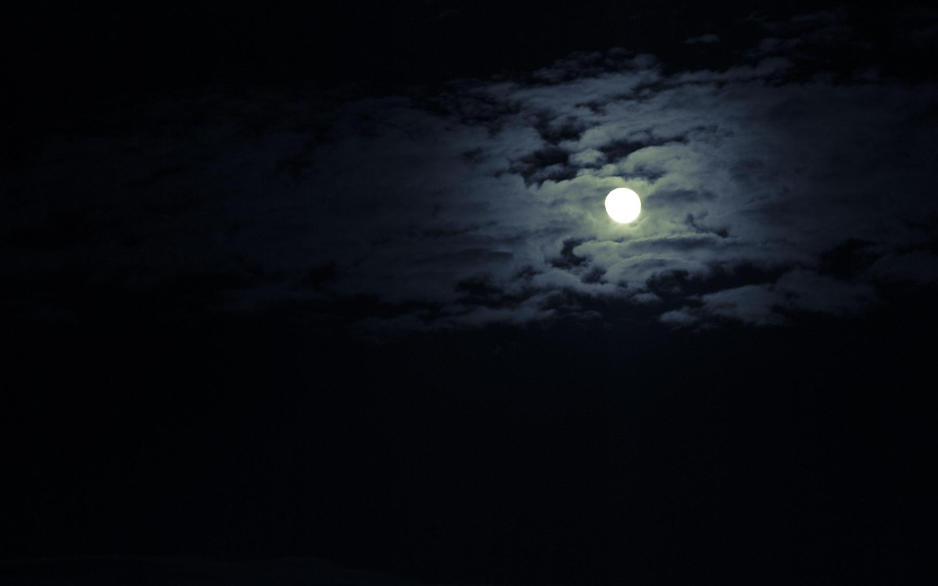Foto: čtení při svíčkách