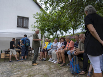 Výstava na louce