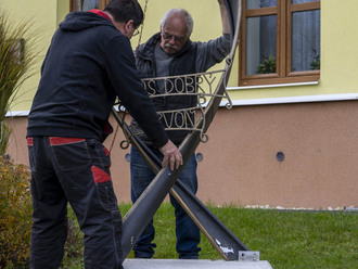 Instalace vítacího zvonu