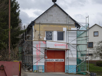 Práce na hasičské zbrojnici