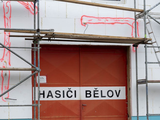 Práce na hasičské zbrojnici