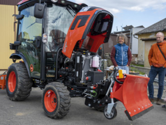 Představení nového obecního traktůrku