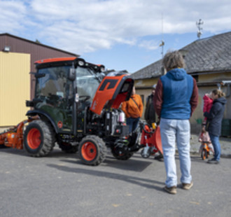 Představení nového obecního traktůrku