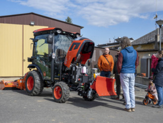 Představení nového obecního traktůrku