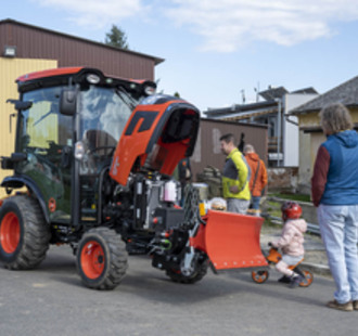 Představení nového obecního traktůrku