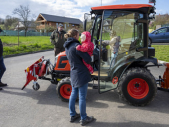 Představení nového obecního traktůrku