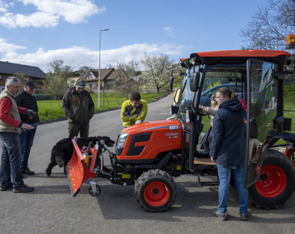 Představení nového obecního traktůrku