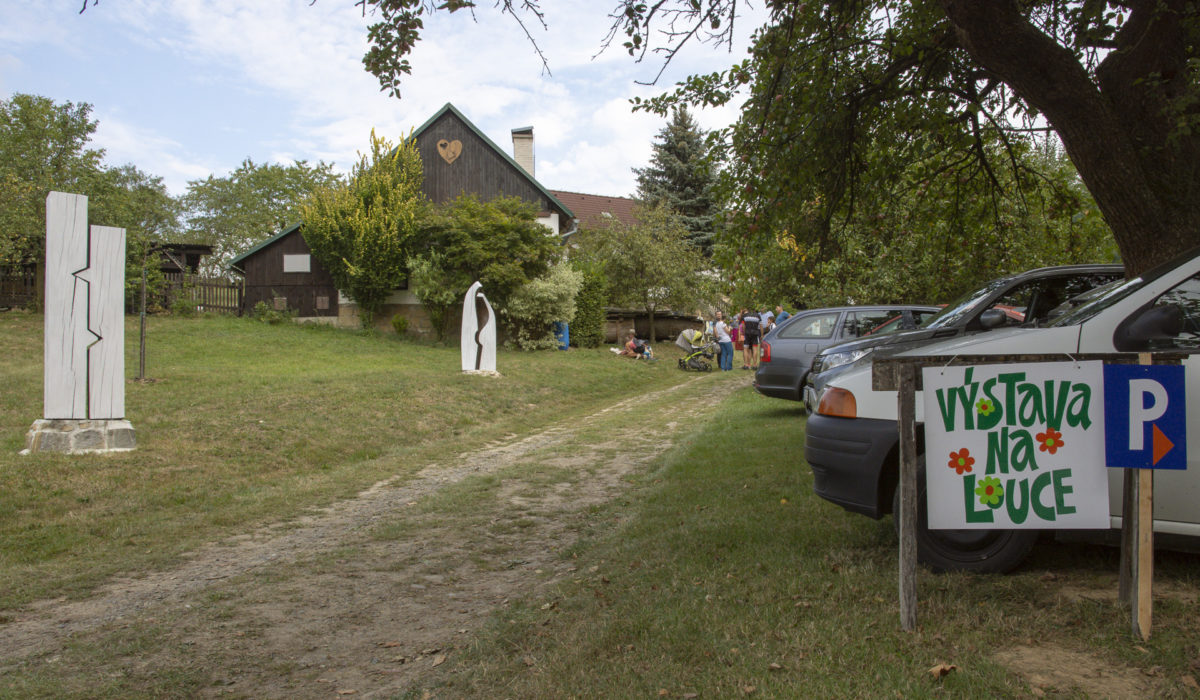 Výstava na louce