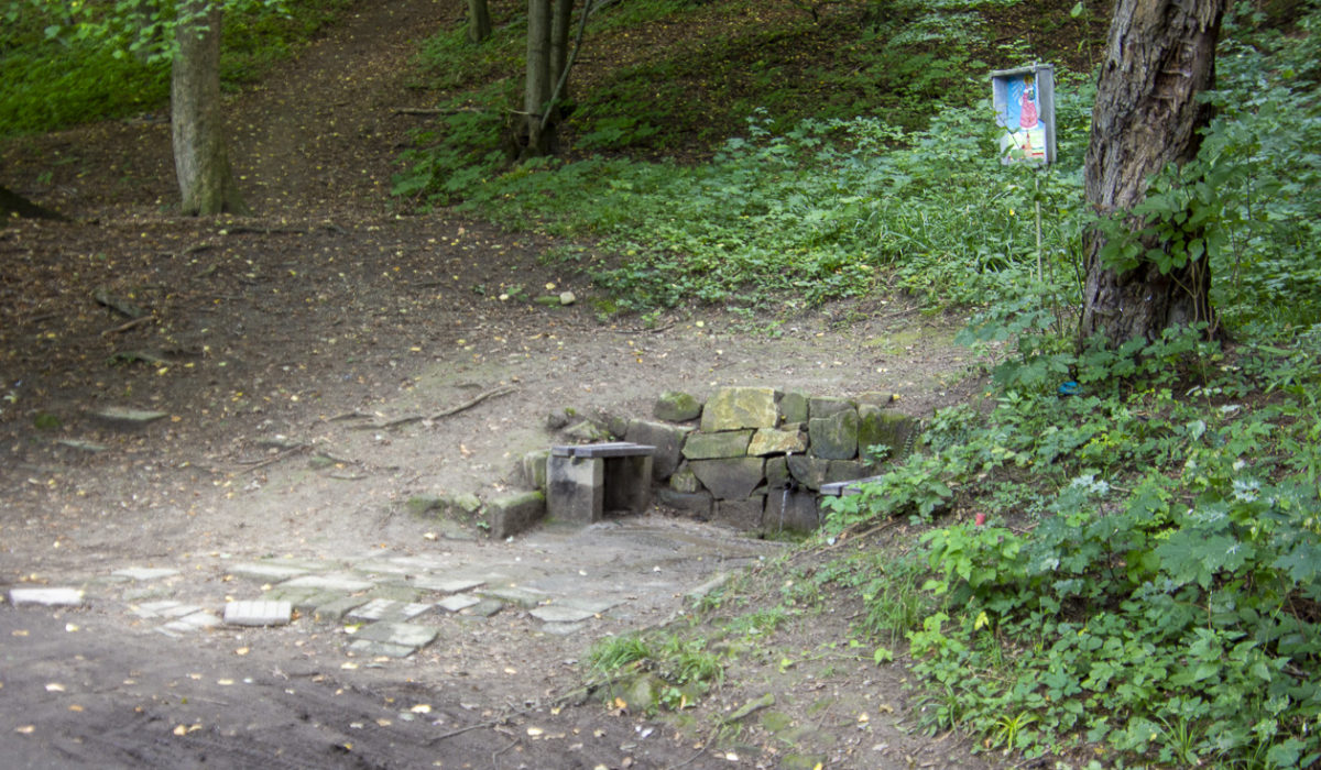 Voda z Bělovské studánky není pitná