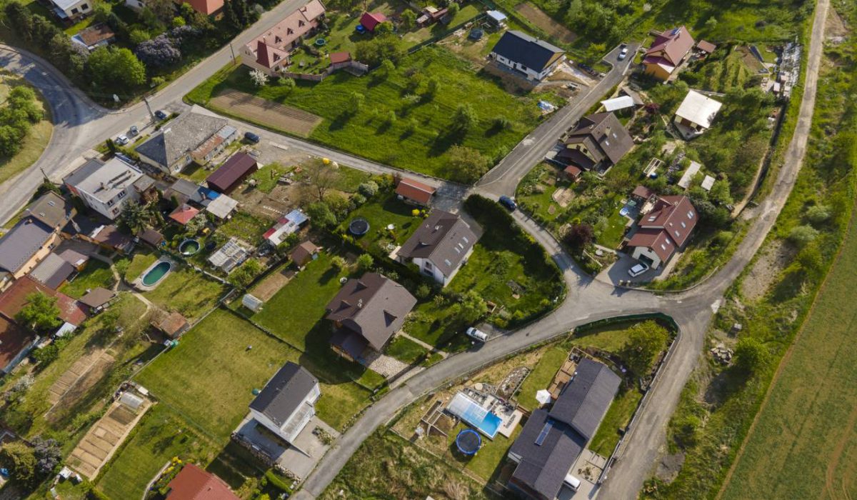 Oprava nájezdu u obecního úřadu