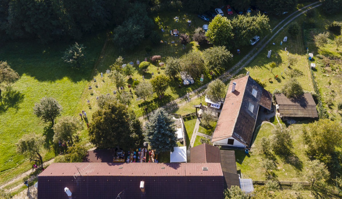 Výstava na louce