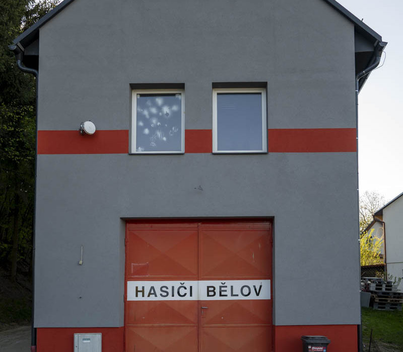 Práce na hasičské zbrojnici